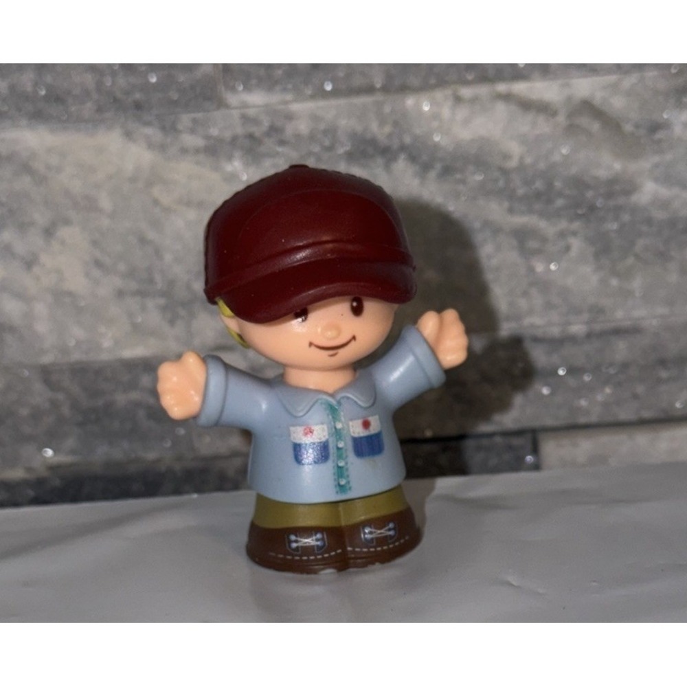 2016 FISHER PRICE LITTLE PEOPLE HELPFUL HARVESTER TRACTOR DRIVER/FARMER BOY MAN
